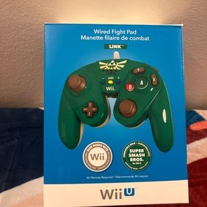 Zelda hyrule triforce wiiu controller collectible